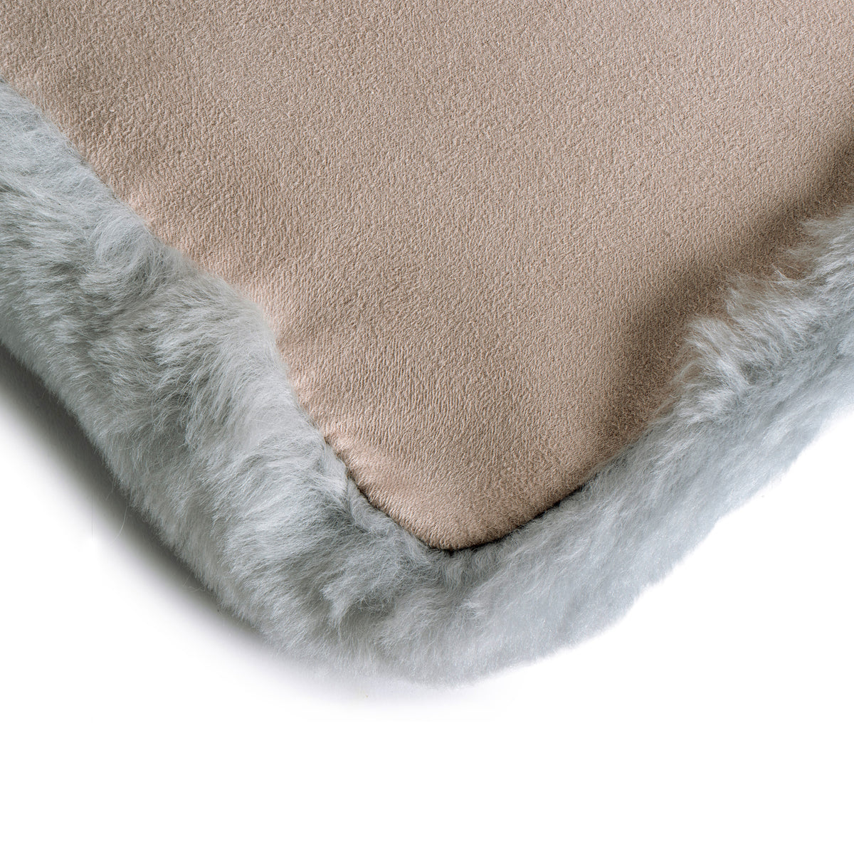 neuenschwander lammfell keilkissen mit schaumstoff abgefüttert 38x38 silbergrau rückseite