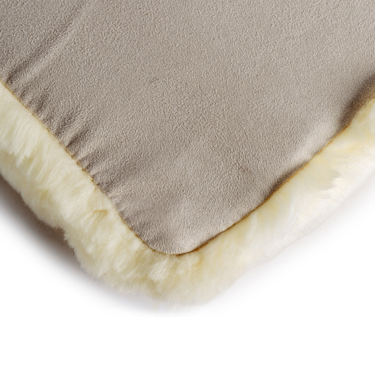 neuenschwander lammfell keilkissen mit schaumstoff abgefüttert 38x38 beige rückseite