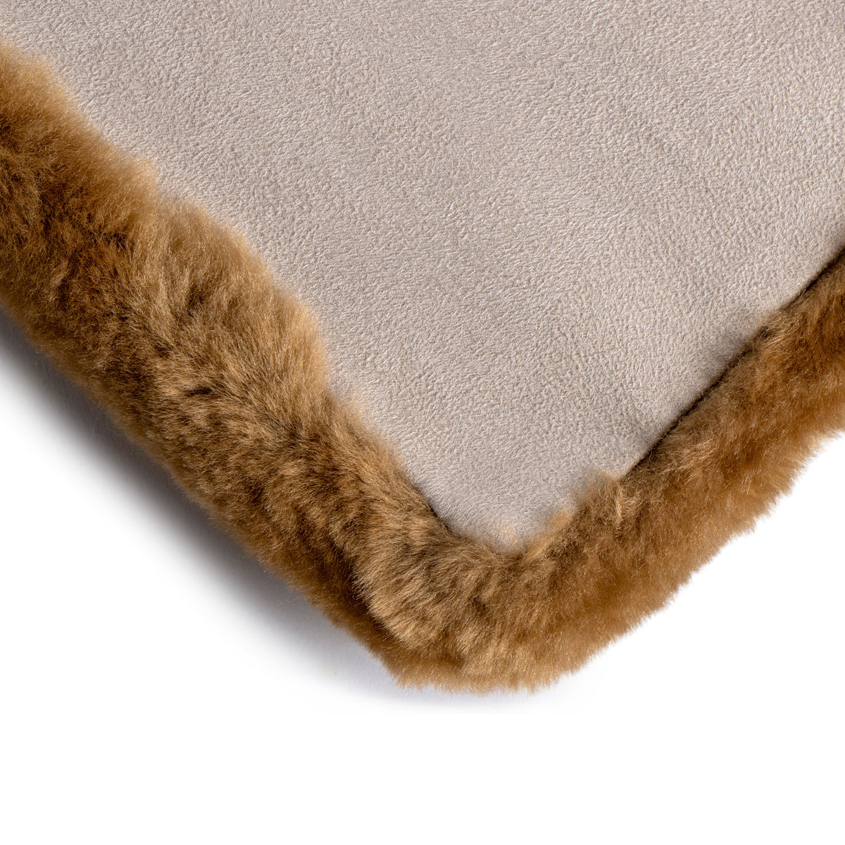 neuenschwander lammfell keilkissen mit schaumstoff abgefüttert 38x38 camel caramel rückseite